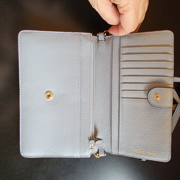 Michael Kors pebbled leather crossbody EUC. - Picture 3 of 8